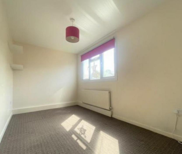 3 bedroom end of terrace house to rent - Photo 4