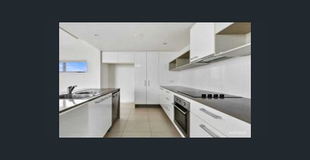 Modern apartment in the Heart of Robina with Tranquil Water Views! - Photo 5