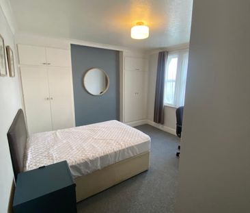 6 bedroom, 2 en-suite house - Photo 6