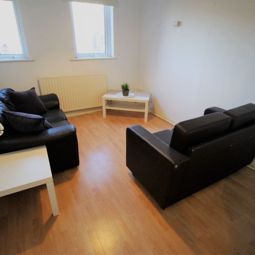 Flat 2, 22 Kelso Road, LS2 9PR, Leeds - Photo 1
