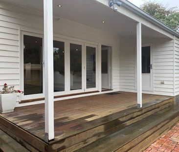9 Irymple Avenue, Glen Iris - Photo 1