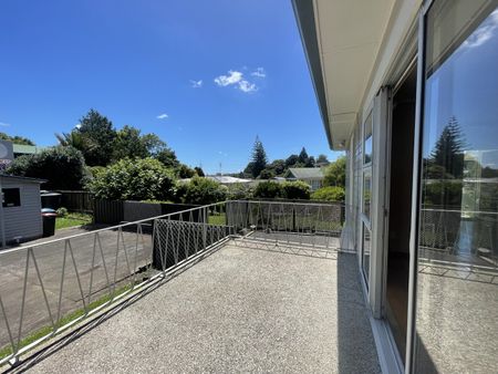 Cosy 3 bedroom family home at Mount Wellington - Photo 3