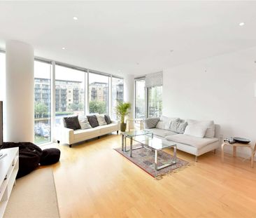 A light, bright and spacious three bedroom apartment situated on th... - Photo 3