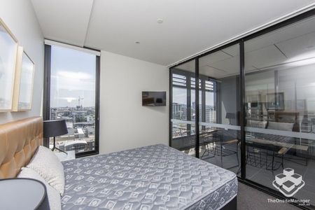 Partly Furnished executive style living in South Brisbane - Photo 5