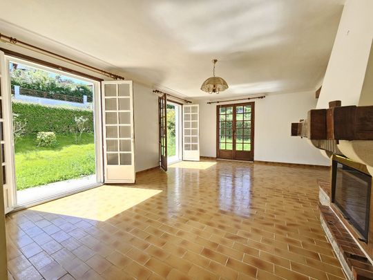 Location Maison 6 pièces 252m² MOUGUERRE 64990 - Photo 1