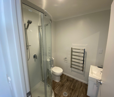 Studio Room In Top Hamilton East Location - Photo 1