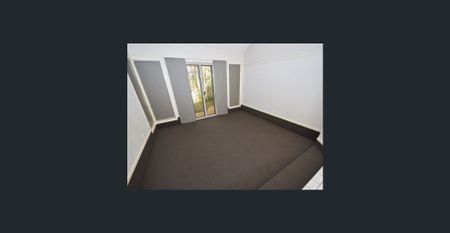 LARGE 4 BEDROOM HOUSE IN AN EXCELLENT LOCATION NEXT TO ANNANDALE CENTRAL - Photo 4