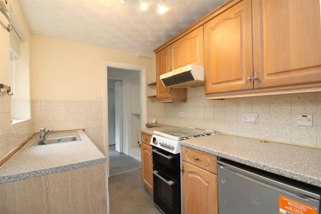 3 bedroom terraced house to rent - Photo 2