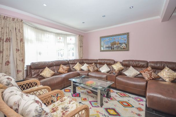 4 bedroom detached house - Photo 1