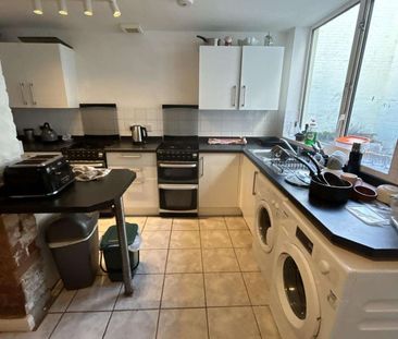 Market Street Room 4 - Photo 3