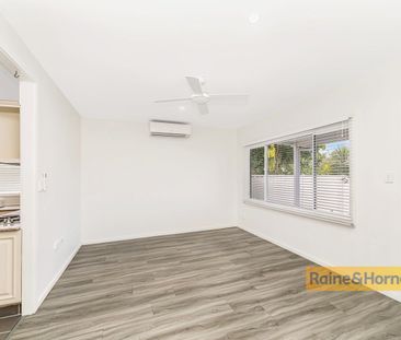 MODERN LIVING - Photo 6