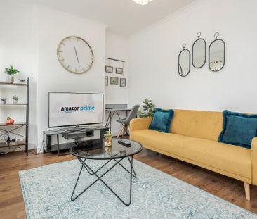 3 bedroom flat to rent - Photo 4