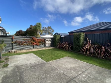 Lovely 3 Bedroom Home! - Photo 2