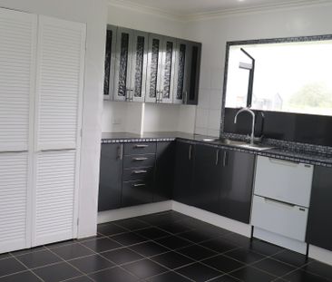 Lifestyle living with space and equestrian appeal - Photo 6