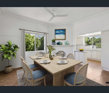 CHARMING TOWN CENTRE COTTAGE - Photo 3