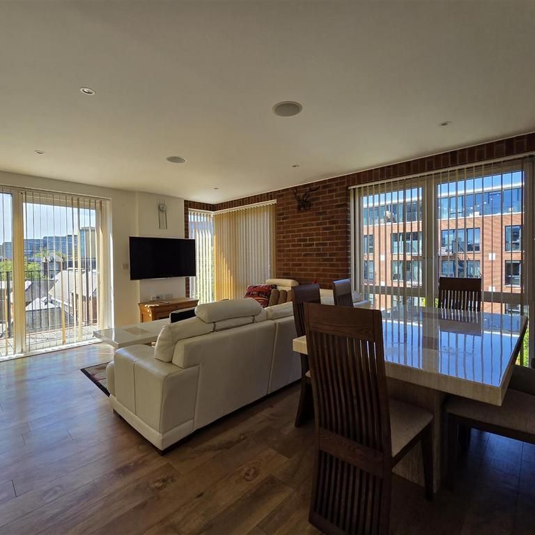 3 bedroom flat to rent - Photo 1
