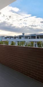 TWO BEDROOM APARTMENT IN THE HEART OF MAROUBRA JUNCTION - Photo 3