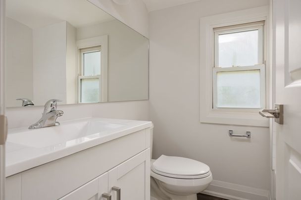 For Lease - 129 Major Mackenzie Drive, Richmond Hill, Ontario - Photo 1