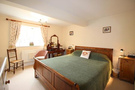 4 bedroom link detached house to rent - Photo 4