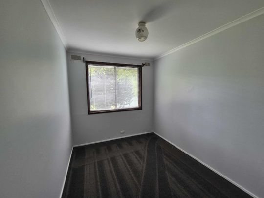 9 Robert Crescent, Wodonga VIC 3690 - House For Rent | Domain - Photo 1