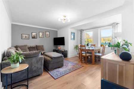 2 bedroom flat to rent - Photo 2