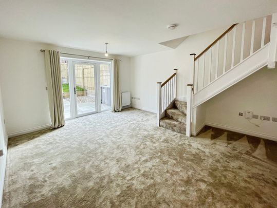 2 bedroom Semi-Detached House to let - Photo 1