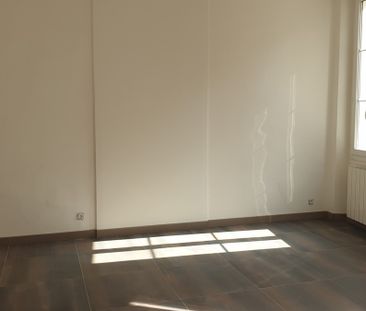 Location Appartement 2 pièces 39m² LA SEYNE SUR MER 83500 - Photo 5