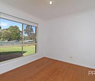 12 Canola Place, Estella NSW 2650 - Photo 5