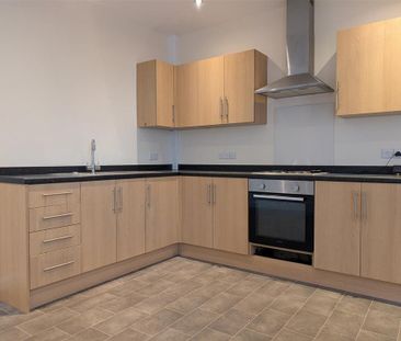 2 bedroom semi-detached house to rent - Photo 3