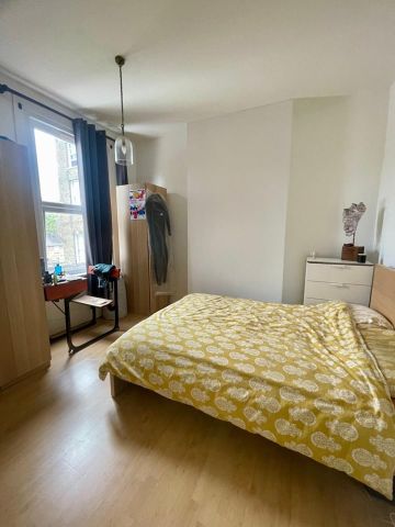 2 Bed Semi-Detached House, Woodhill, SE18 - Photo 3