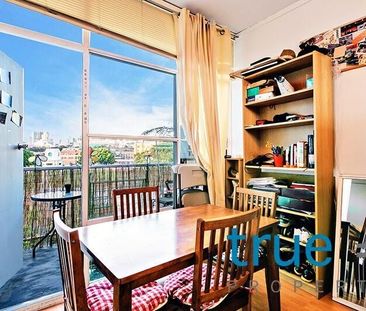 CONVENIENT APARTMENT WITH STUNNING VIEWS - Photo 2