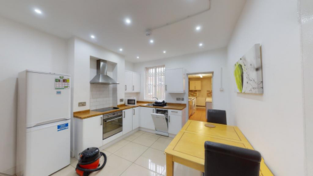 3 bedroom semi-detached house to rent - Photo 3