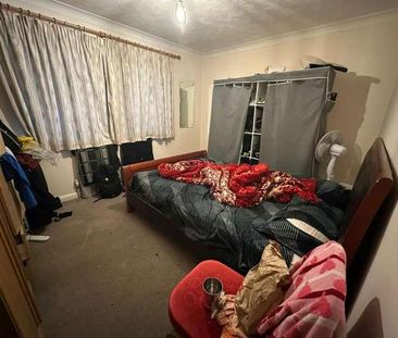 Slough, Berkshire, SL1 - Photo 2