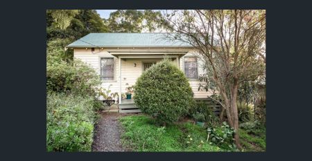 9 MONTH LEASE - Charming Cottage-Style Home - Photo 5