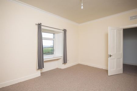 3 Bed Farmhouse - Photo 4