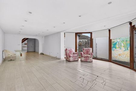 4 bedroom detached house to rent - Photo 2