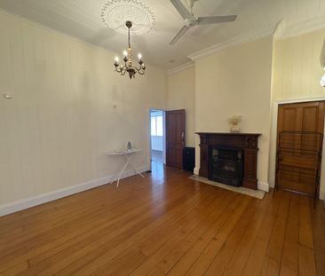 Perfectly Presented, Priced & Positioned - Rent Includes water, pow... - Photo 6