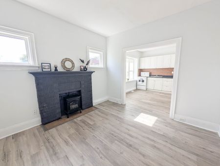 Bright & Spacious 1-Bedroom Unit in Central St. Catharines! - Photo 3