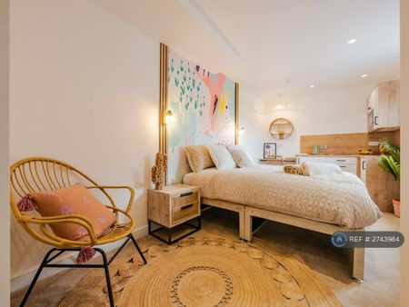 1 bedroom in a house share to rent - Photo 3