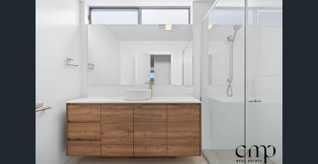 BRAND NEW 4 BEDROOM FAMILY HOME - Photo 4