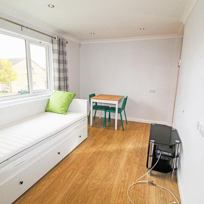 Studio to rent - Photo 1