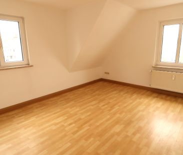 individuelle Wohnung im Dachgeschoss - Photo 1