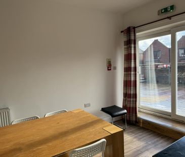 6 bedroom detached house to rent - Photo 2