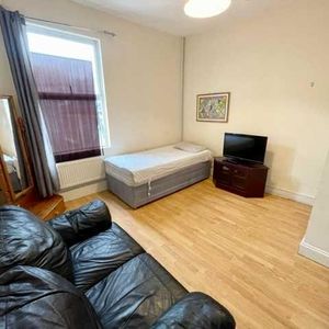 House share to rent - Photo 2