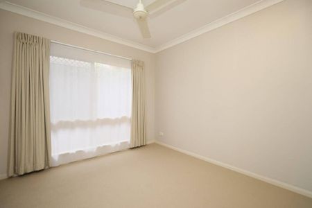 Beautiful Modern Home - Media Room - Private Backyard - Solar - Photo 3