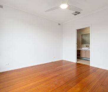 Renovated Home in the Heart of Craigieburn - Photo 3