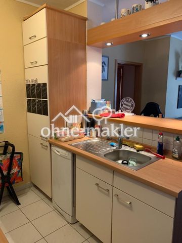 Frisch renovierte 2-Zimmer-DG-Wohnung mit neuer EBK, Balkon & Stellplatz in zentraler Lage von Weyhe - Photo 2