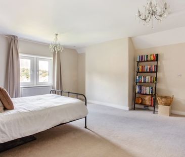 3 bedroom flat to rent - Photo 4