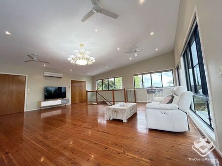 Luxury 3 storey House in central Surfers Paradise - Photo 5