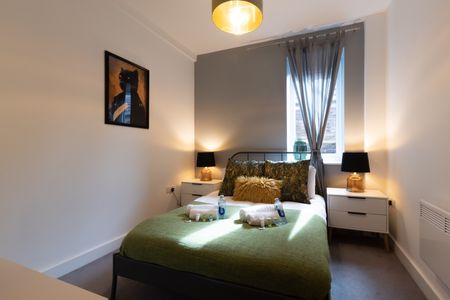 1 Bed Flat, Kings House, SO15 - Photo 2